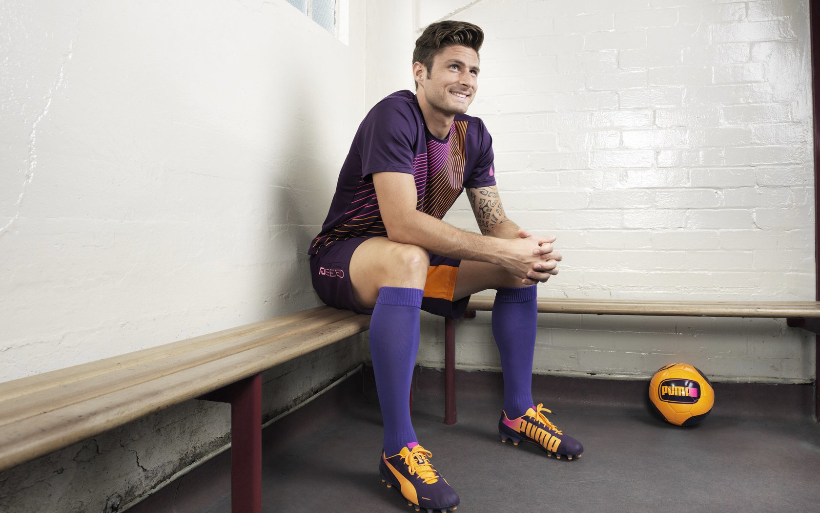 现场狂欢：球迷的“燃情岁月”瞬间震撼全场，激情燃烧的岁月篮球场